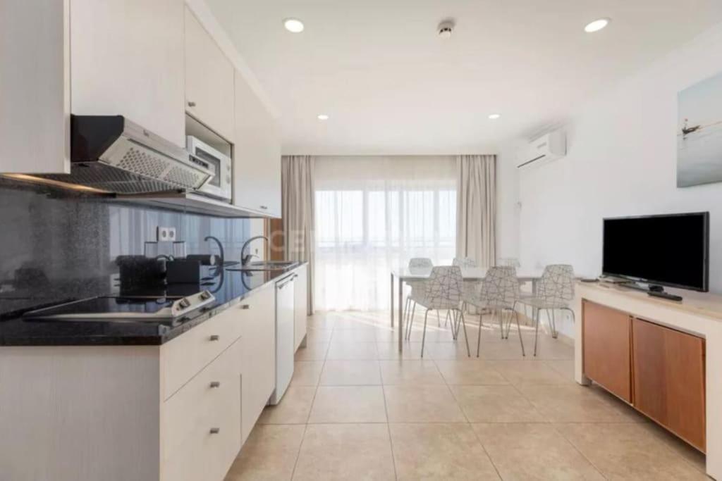 Cozy Apartment With Seaview 300M From The Beach Portimao Luaran gambar