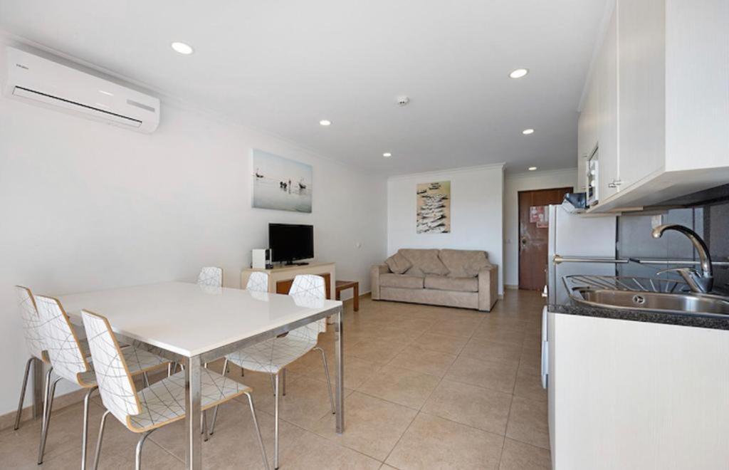 Cozy Apartment With Seaview 300M From The Beach Portimao Luaran gambar